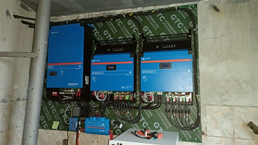 MultiPlus-II 48/15000 с два MPPT RS 450/200 контролера